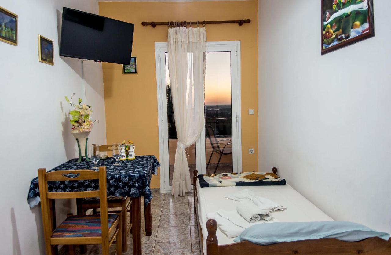 Aristotelis Apartments Razata Екстер'єр фото