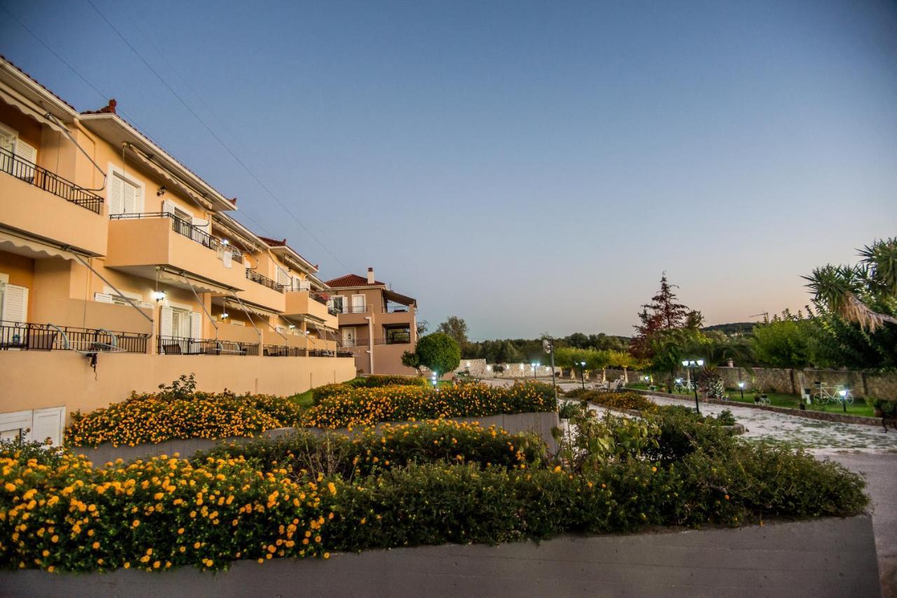 Aristotelis Apartments Razata Екстер'єр фото