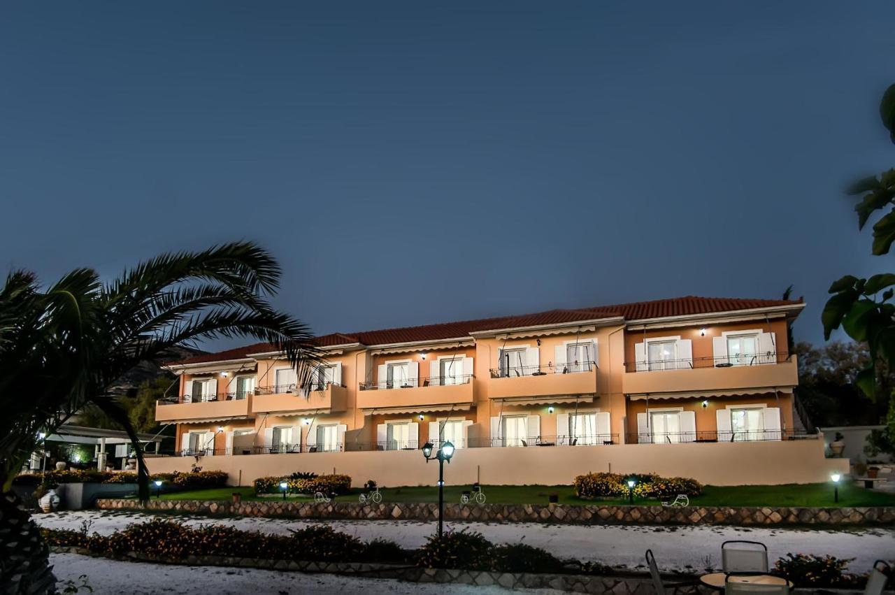 Aristotelis Apartments Razata Екстер'єр фото