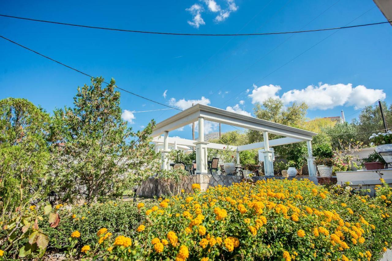 Aristotelis Apartments Razata Екстер'єр фото