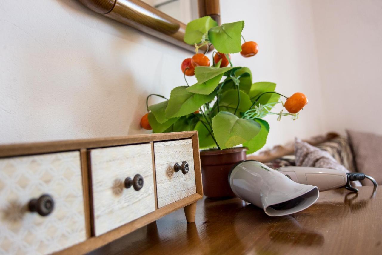 Aristotelis Apartments Razata Екстер'єр фото