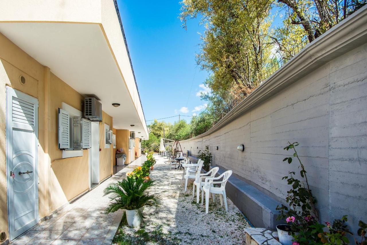 Aristotelis Apartments Razata Екстер'єр фото