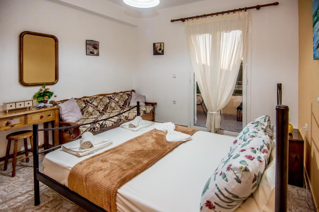 Aristotelis Apartments Razata Екстер'єр фото
