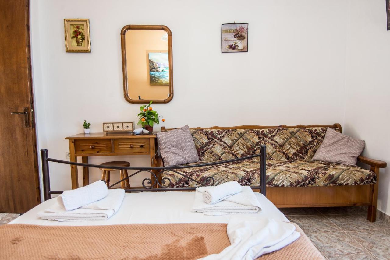 Aristotelis Apartments Razata Екстер'єр фото