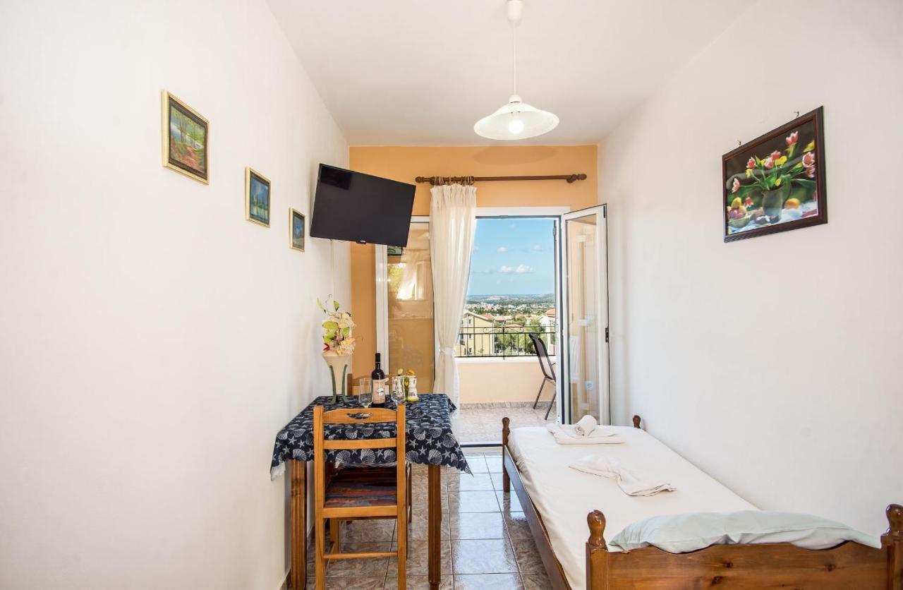 Aristotelis Apartments Razata Екстер'єр фото