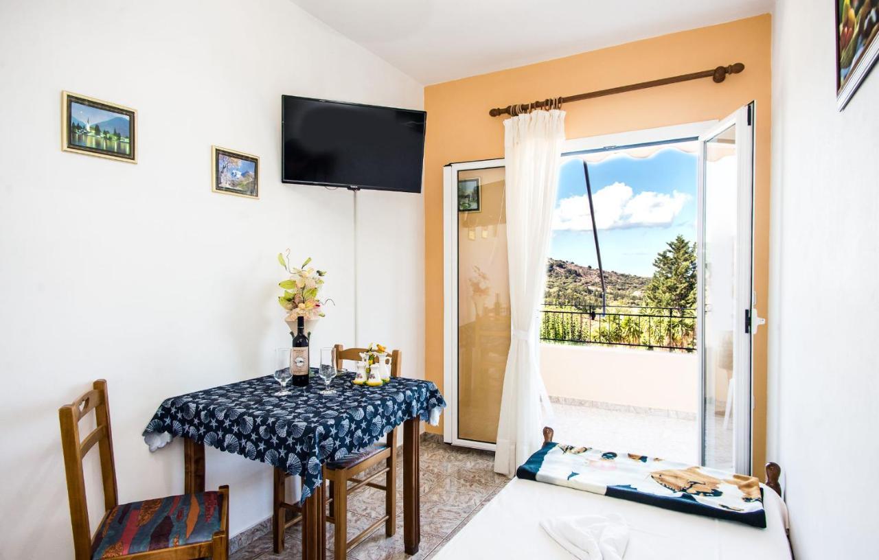 Aristotelis Apartments Razata Екстер'єр фото