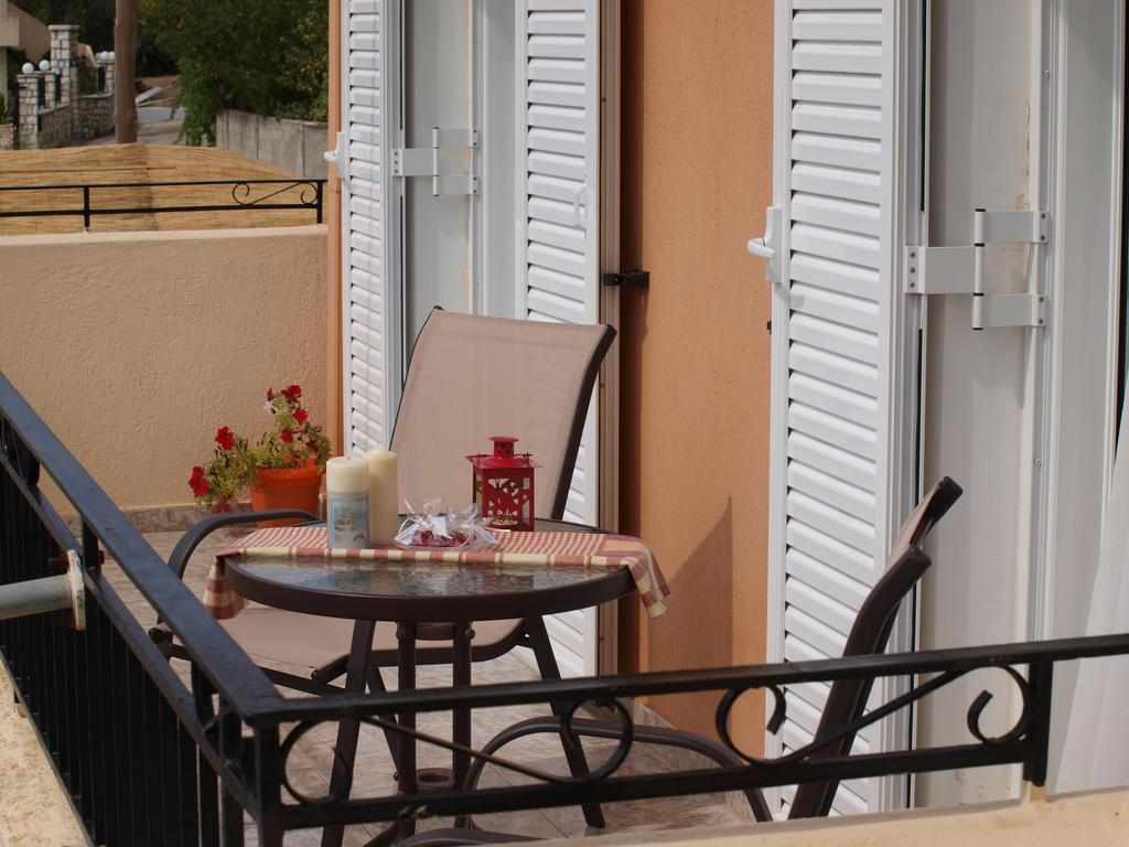 Aristotelis Apartments Razata Екстер'єр фото