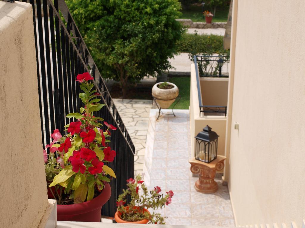 Aristotelis Apartments Razata Екстер'єр фото