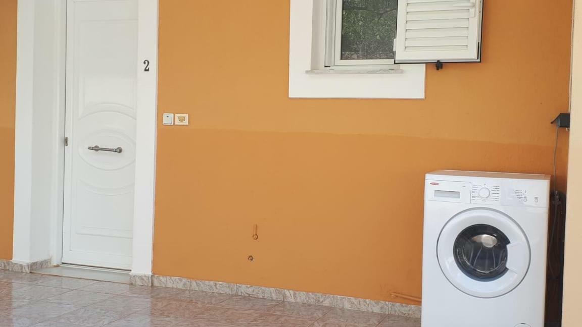 Aristotelis Apartments Razata Екстер'єр фото
